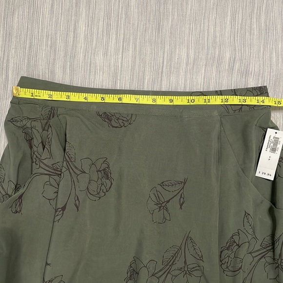 Old navy green skirt - Picture 3 of 4